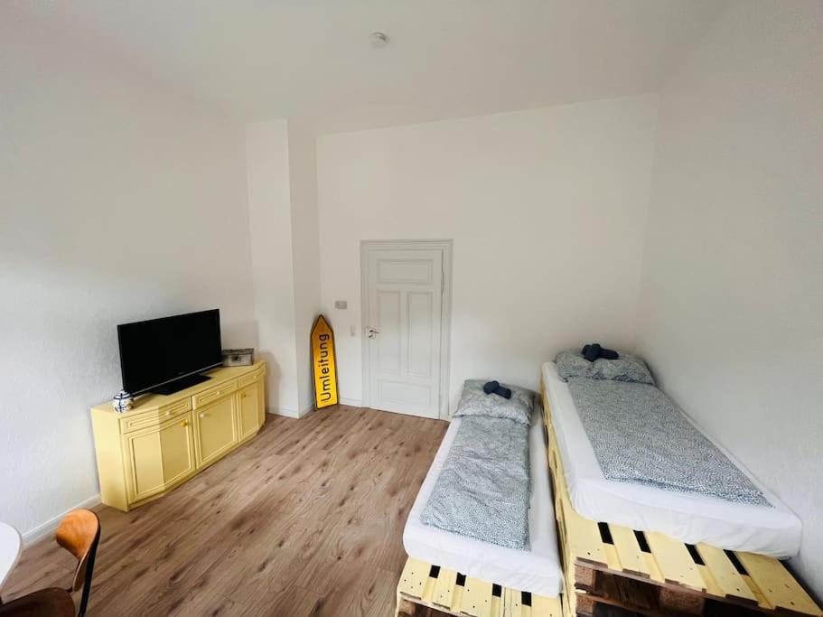 Kuenstlerisches Apartment Karlsruhe Ngoại thất bức ảnh